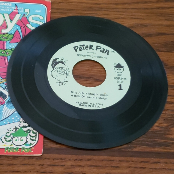 Snoopy's Christmas 45 record - Picture 7 of 8